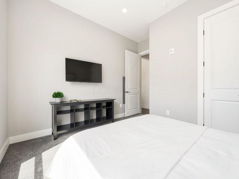 719 Civitas Avenue, Unit B404, Columbus, OH 43215 Photo 38