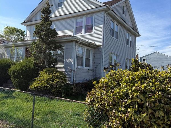 727 Beck Street , Uniondale, NY 11553