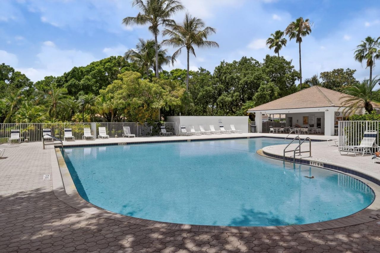 9572 N Crescent View Dr Drive N, Boynton Beach, FL 33437 Photo