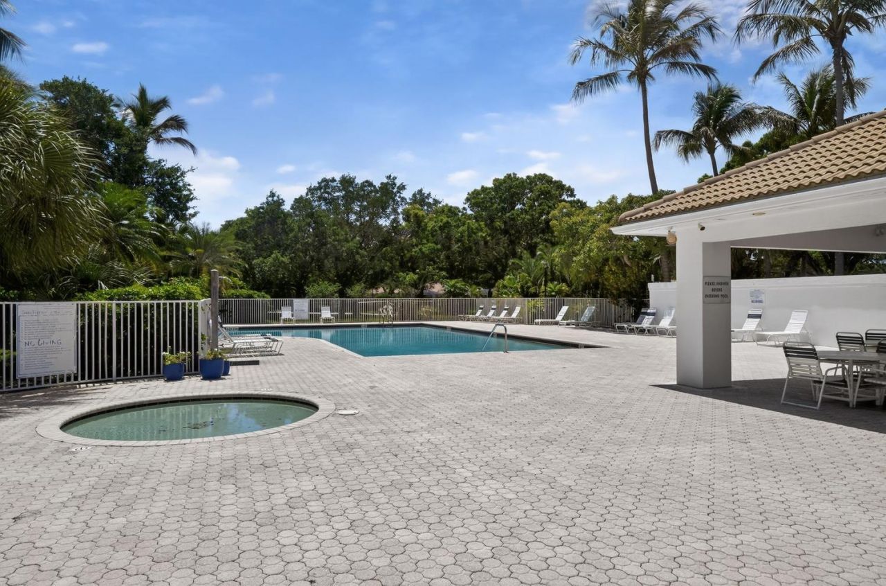 9572 N Crescent View Dr Drive N, Boynton Beach, FL 33437 Photo