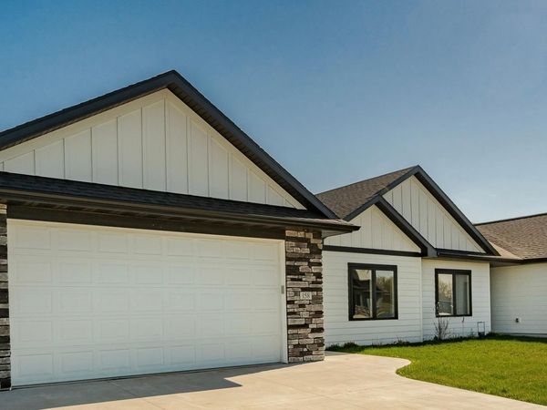 158 Sandstone Drive NW, Eyota, MN 55934