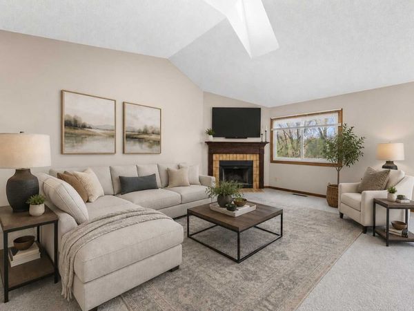 995 Heritage Court E, Unit 303, Vadnais Heights, MN 55127