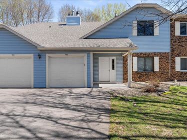 995 Heritage Court E, Unit 303, Vadnais Heights, MN 55127