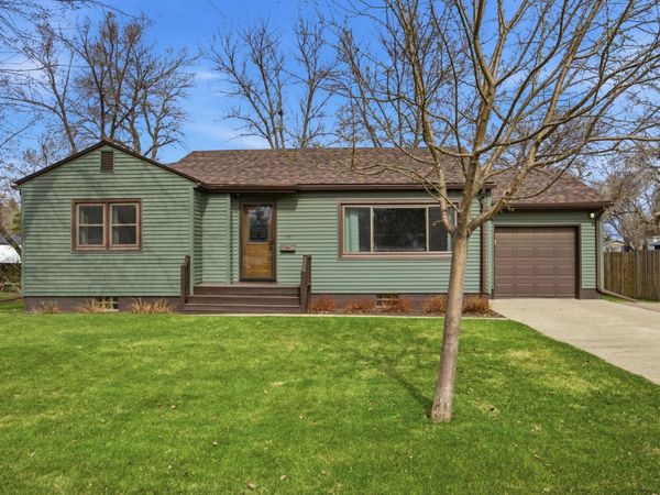 218 10th Avenue, Enderlin, ND 58027