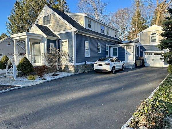 14 Fairview Rd, Lynnfield, MA 01940