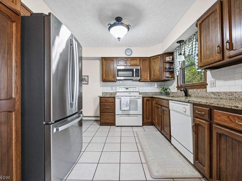 14281 Wade Drive NE, Hartville, OH 44632 Photo 2