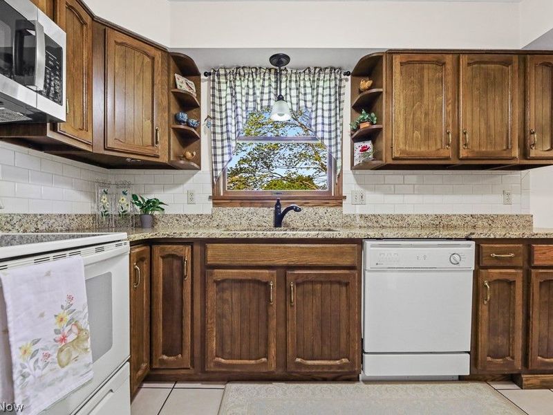 14281 Wade Drive NE, Hartville, OH 44632 Photo 3