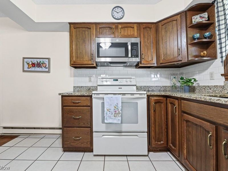 14281 Wade Drive NE, Hartville, OH 44632 Photo 4