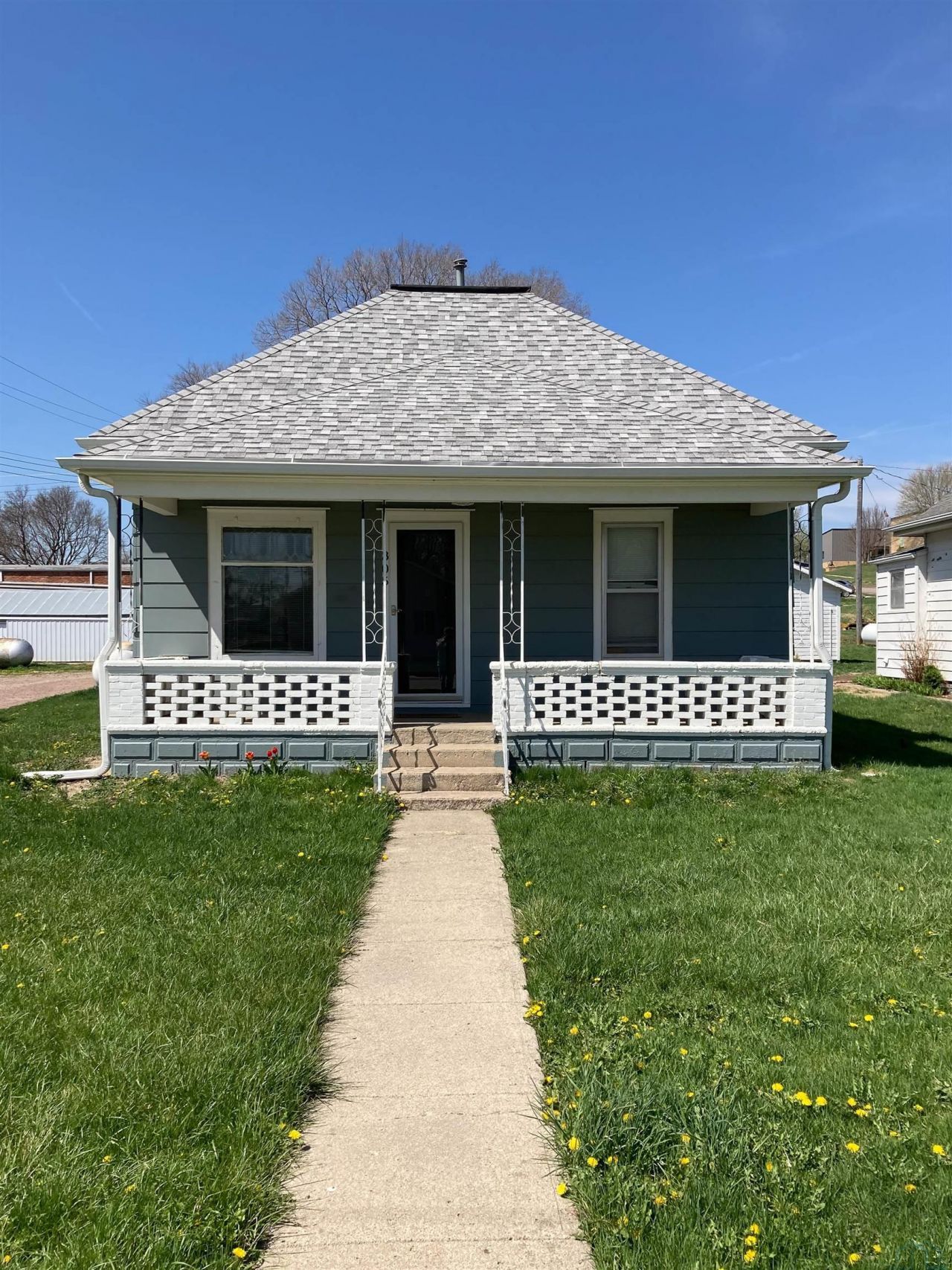 305 Louis St, Newcastle, NE 68757 Main Photo