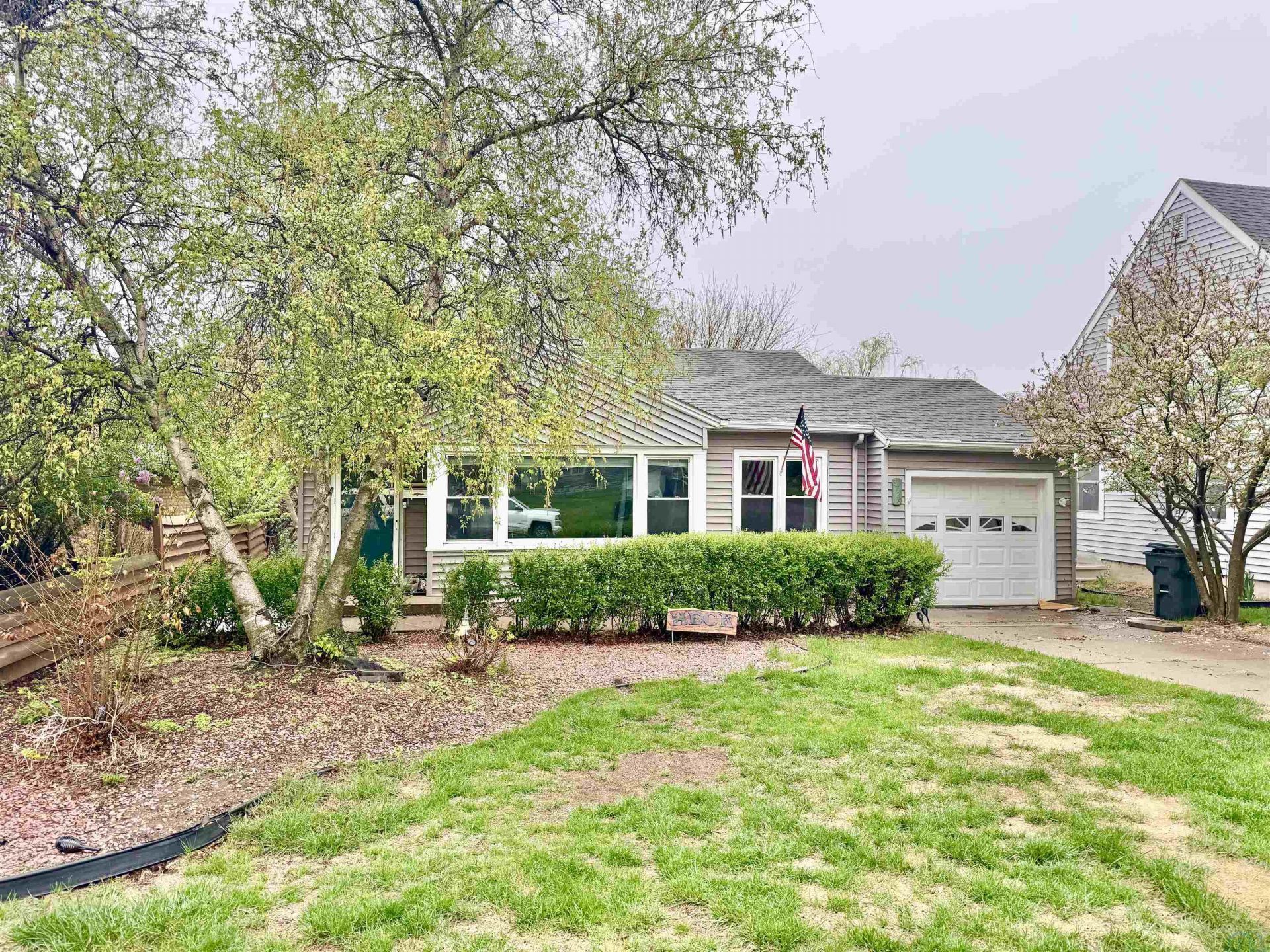 3729 Jones St, Sioux City, IA 51104 Main Photo