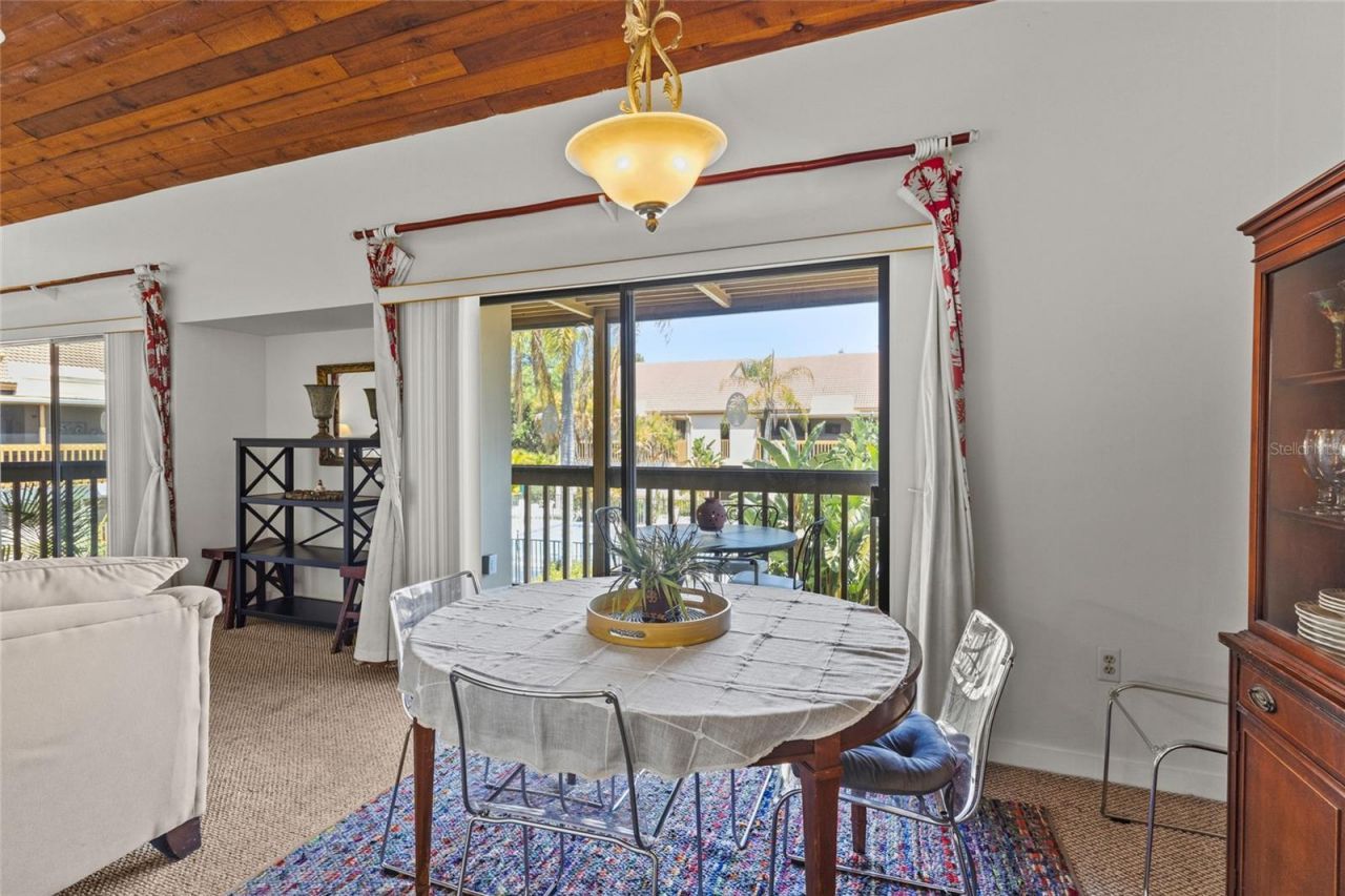 3033 Willow Green, Unit 10, Sarasota, FL 34235 Photo