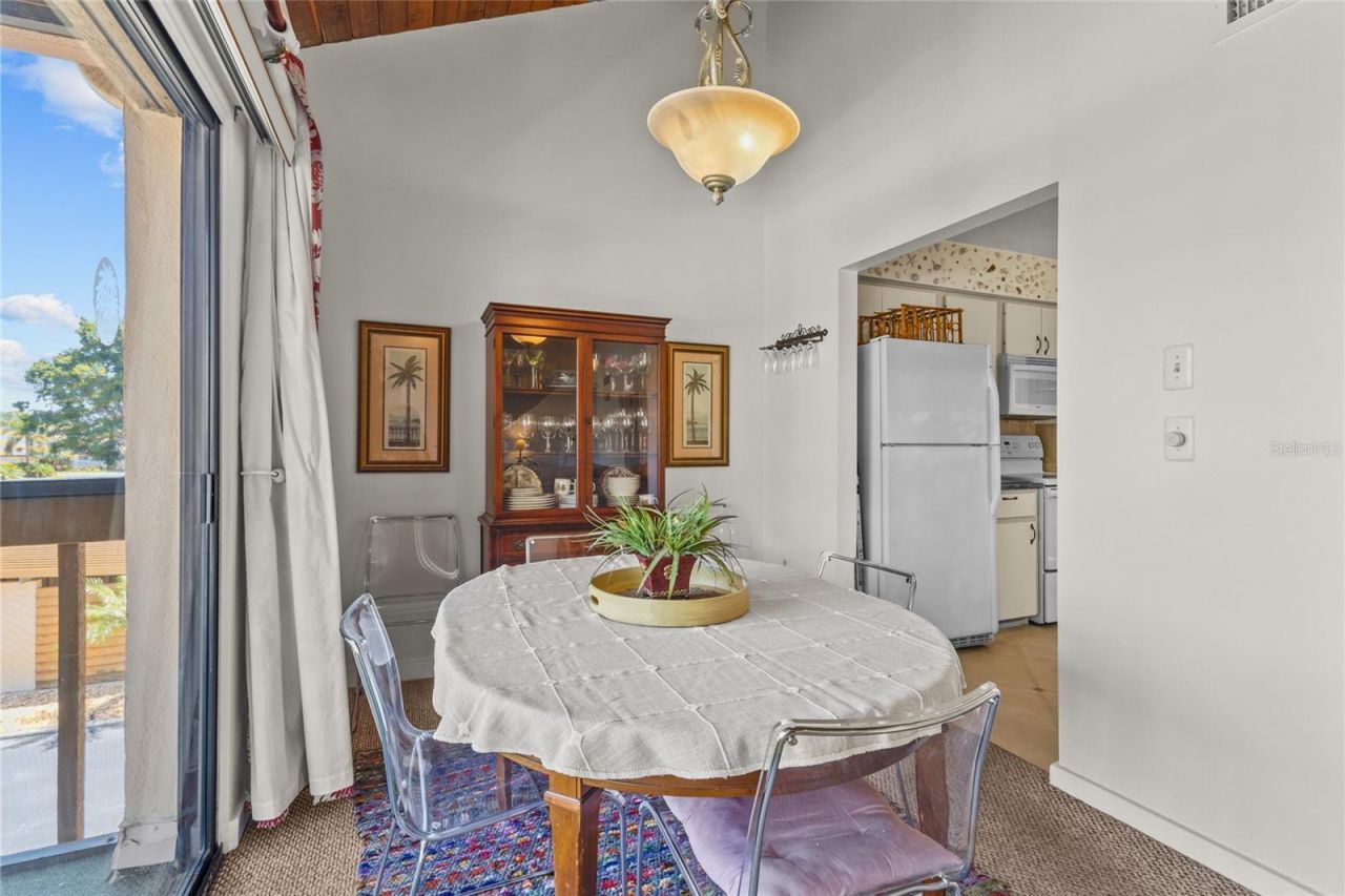 3033 Willow Green, Unit 10, Sarasota, FL 34235 Photo