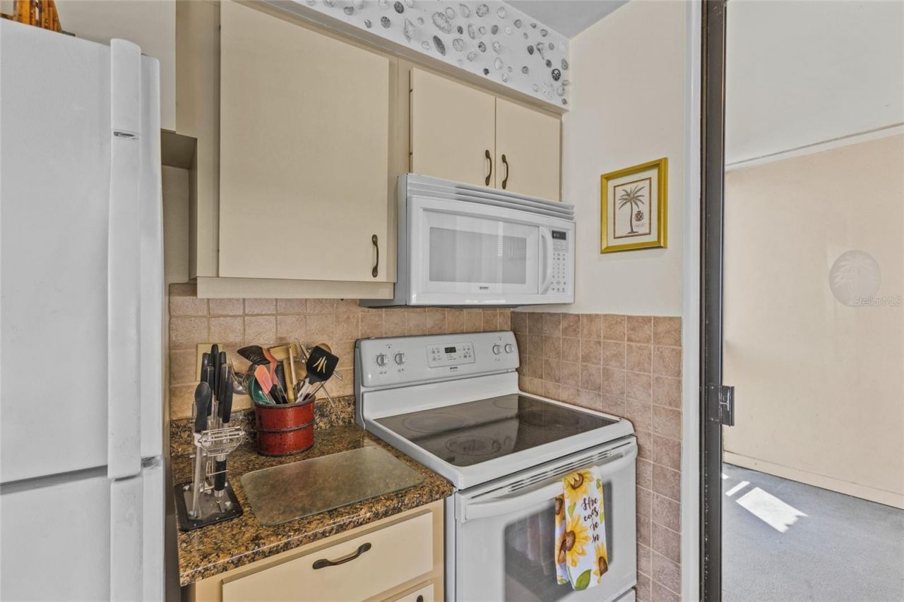 3033 Willow Green, Unit 10, Sarasota, FL 34235 Photo