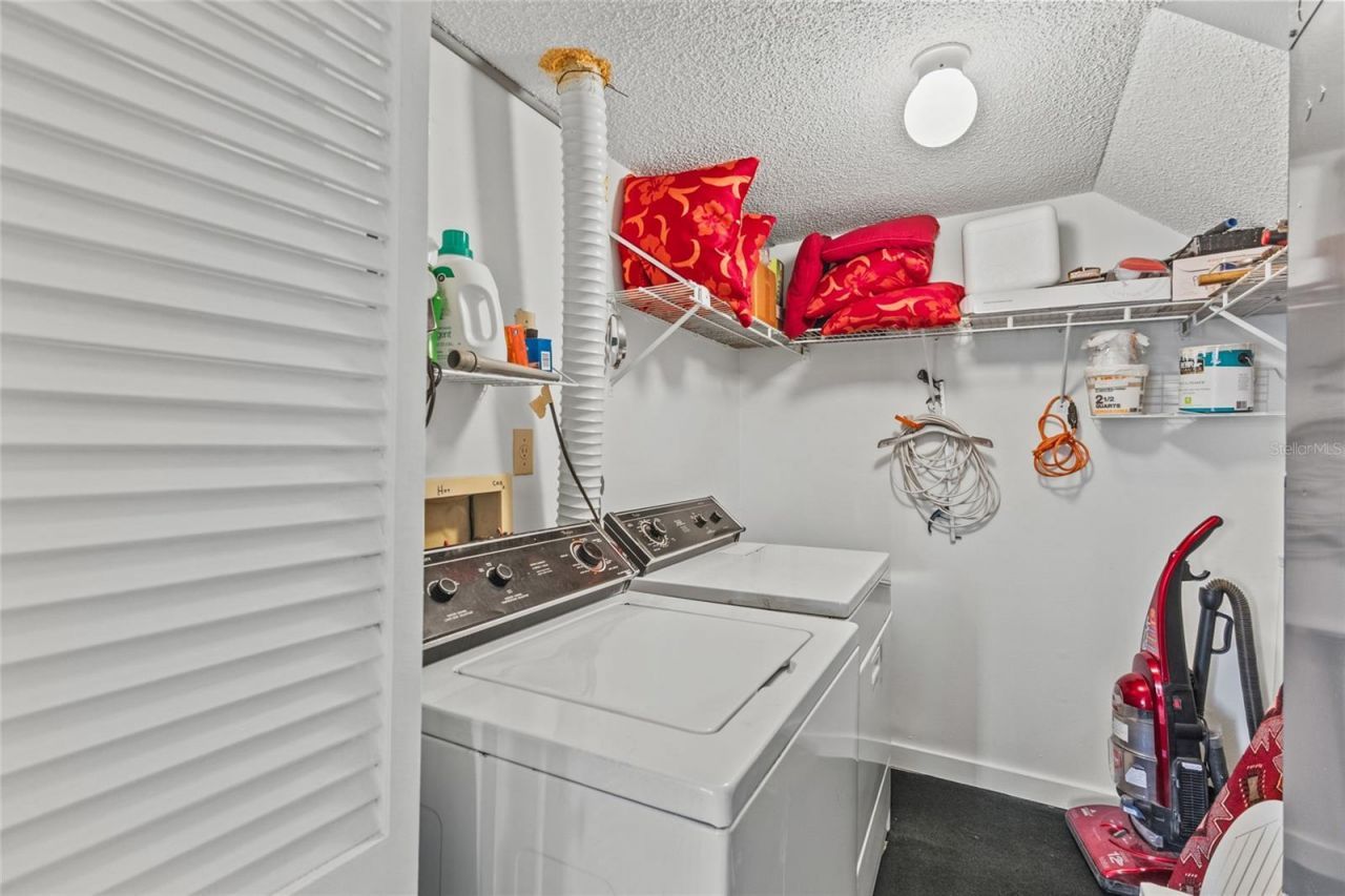 3033 Willow Green, Unit 10, Sarasota, FL 34235 Photo