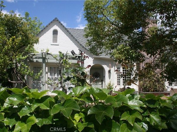 2421 N Heliotrope Drive, Santa Ana, CA 92706