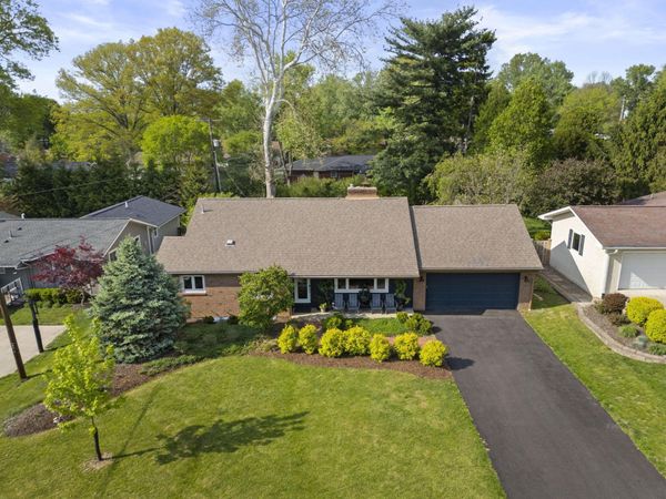 194 W New England Avenue , Columbus, OH 43085