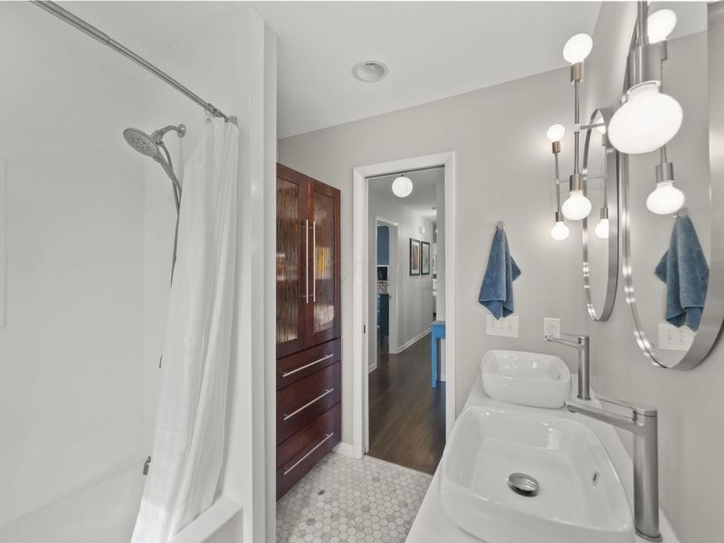 194 W New England Avenue, Columbus, OH 43085 Photo 24