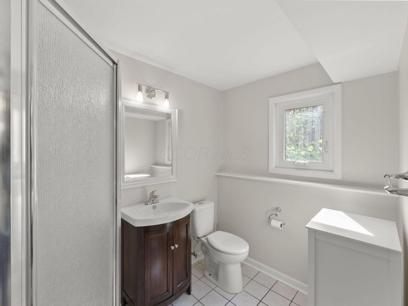 194 W New England Avenue, Columbus, OH 43085 Photo 32