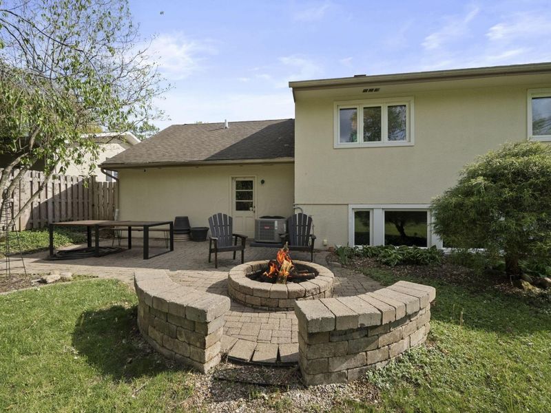 194 W New England Avenue, Columbus, OH 43085 Photo 35