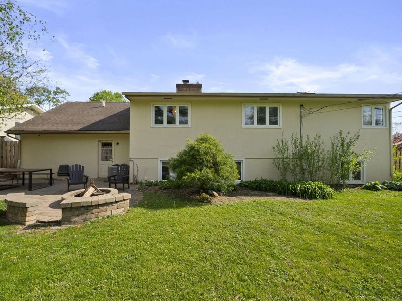 194 W New England Avenue, Columbus, OH 43085 Photo 36