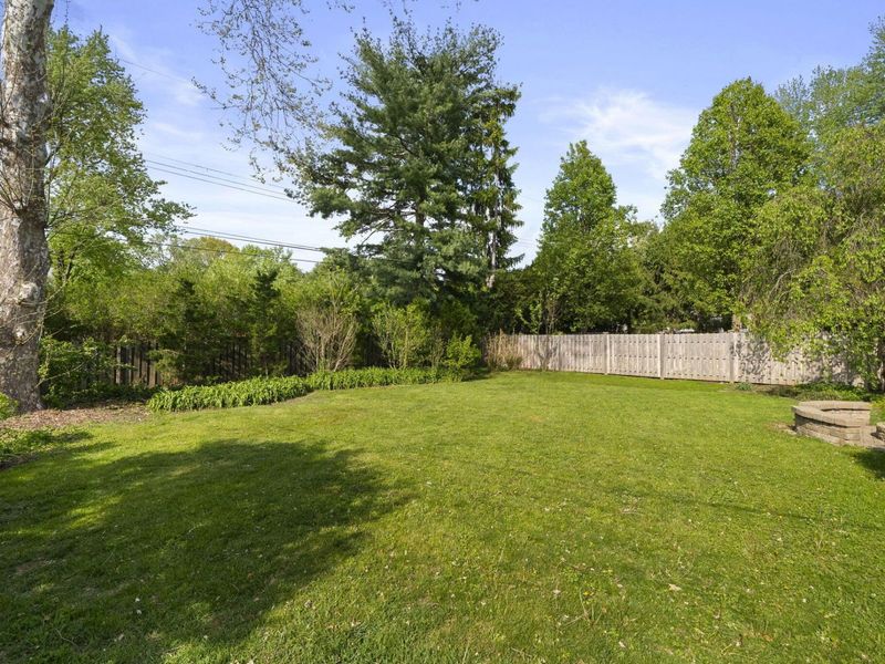194 W New England Avenue, Columbus, OH 43085 Photo 38