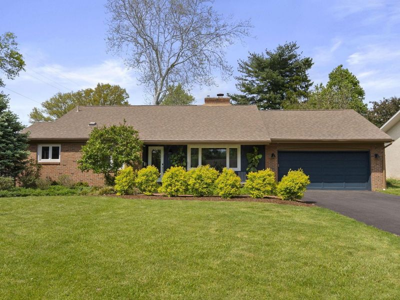 194 W New England Avenue, Columbus, OH 43085 Photo 4