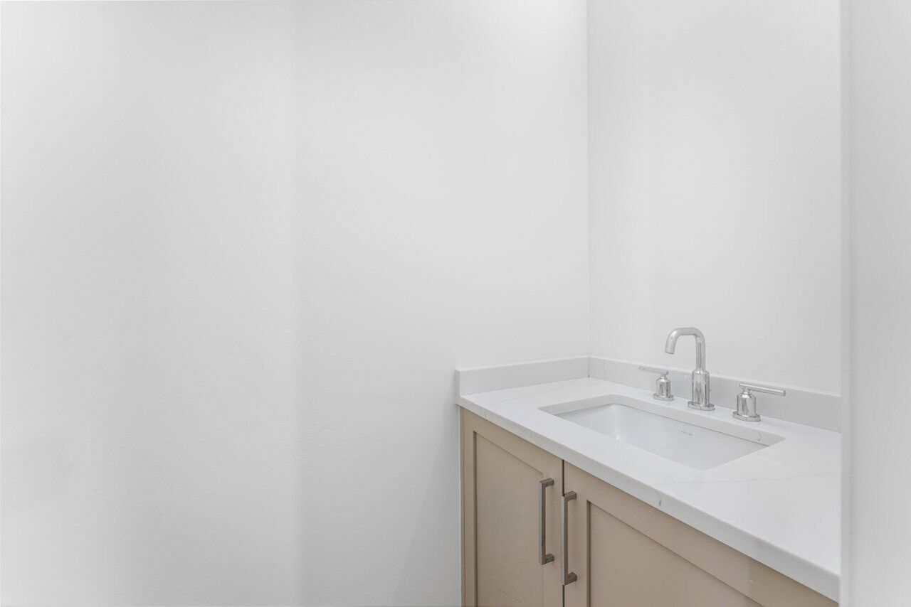182 Lake Drive, Unit 5-101, Palm Beach Shores, FL 33404 Photo