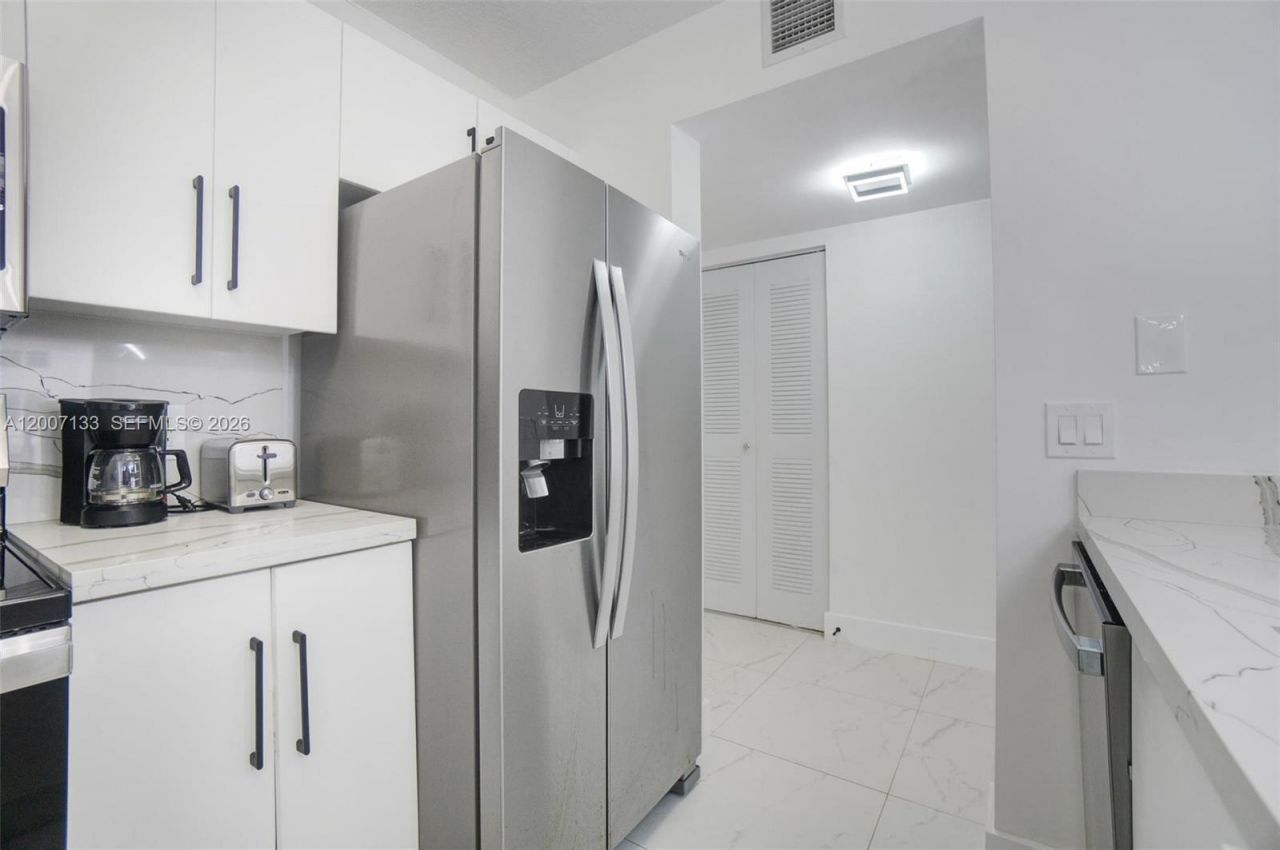 1200 Brickell Bay Dr, Unit 1907, Miami, FL 33131 Photo