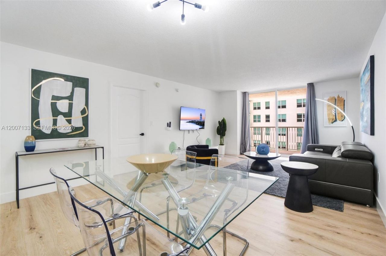 1200 Brickell Bay Dr, Unit 1907, Miami, FL 33131 Photo