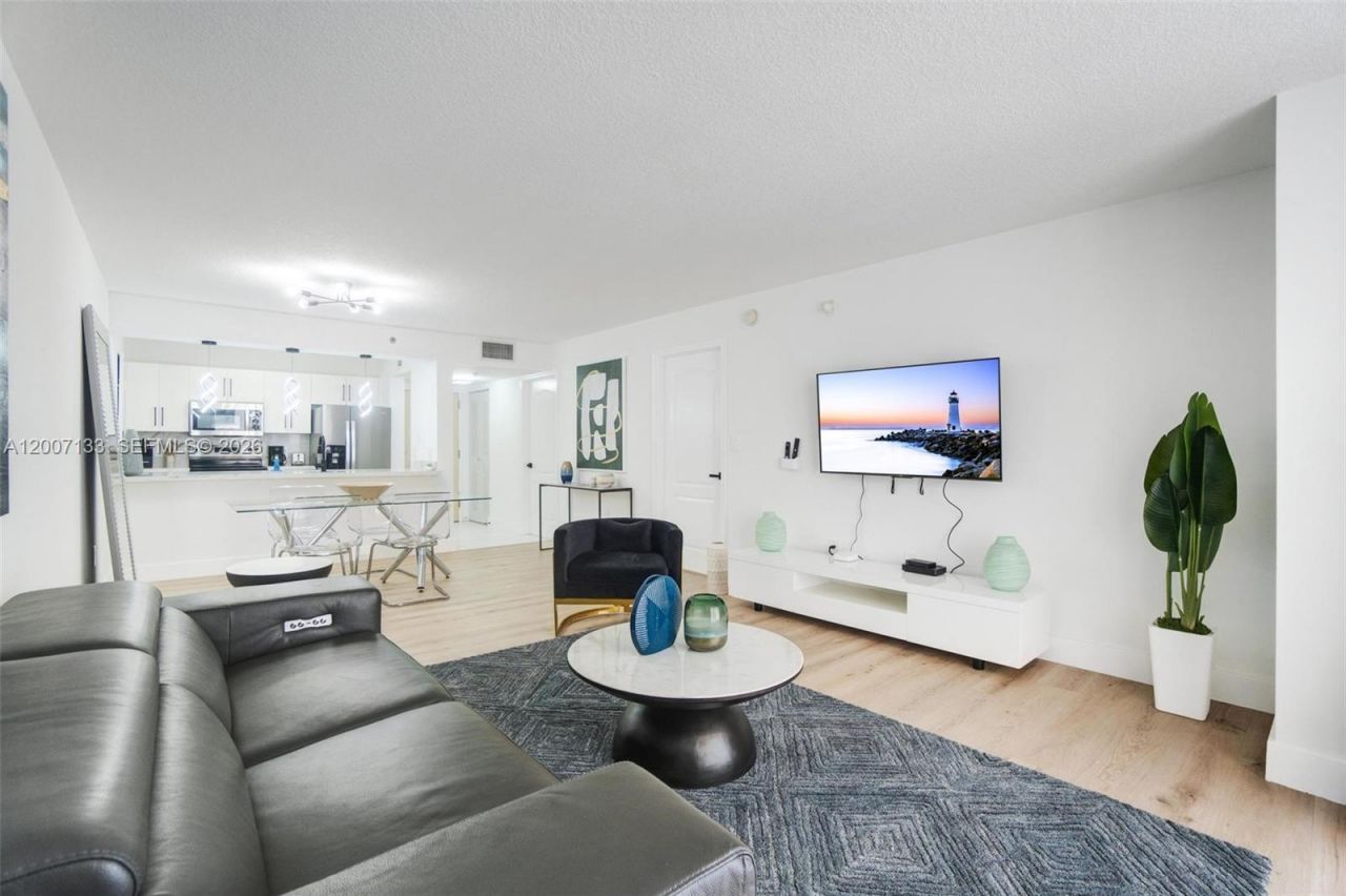 1200 Brickell Bay Dr, Unit 1907, Miami, FL 33131 Photo