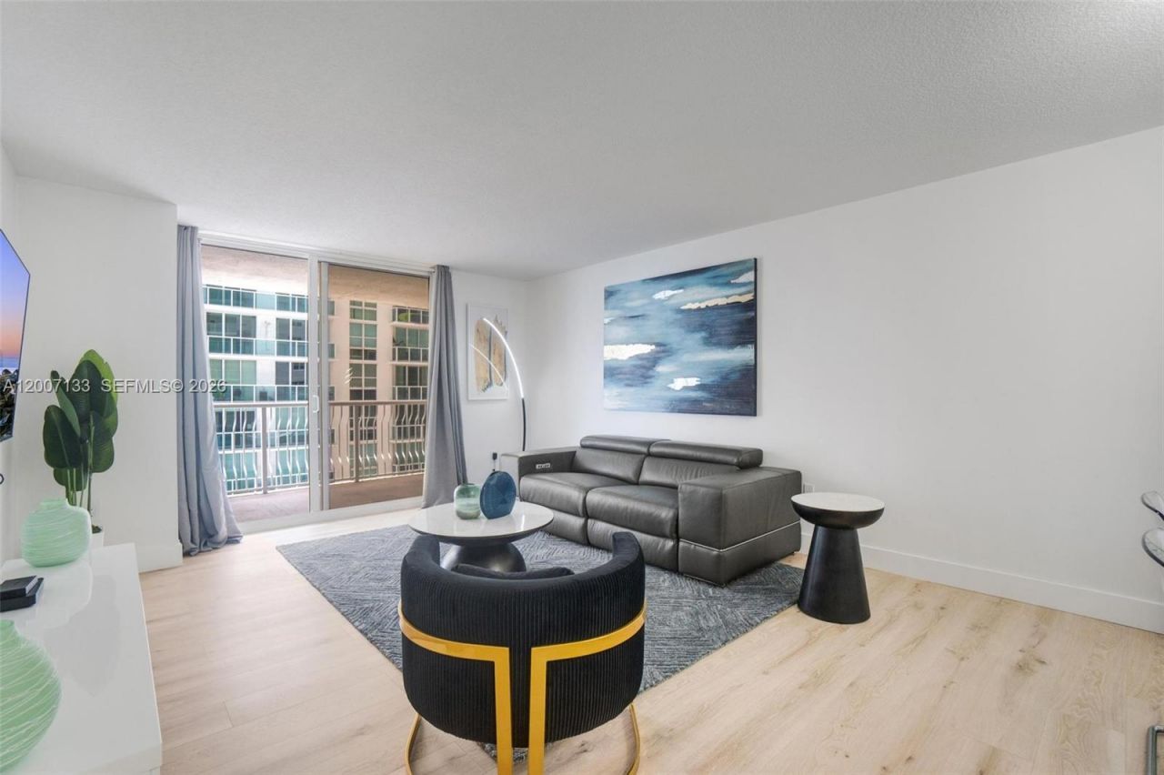 1200 Brickell Bay Dr, Unit 1907, Miami, FL 33131 Photo
