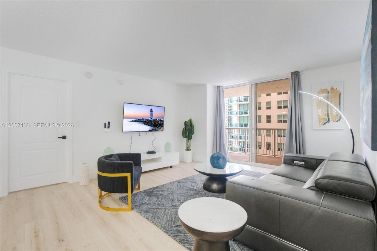 1200 Brickell Bay Dr, Unit 1907, Miami, FL 33131 Photo