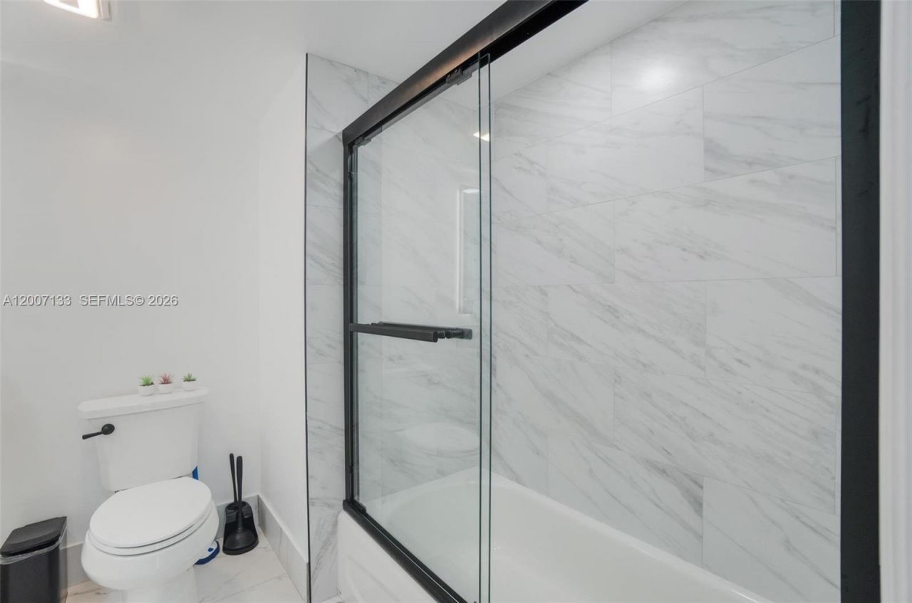 1200 Brickell Bay Dr, Unit 1907, Miami, FL 33131 Photo