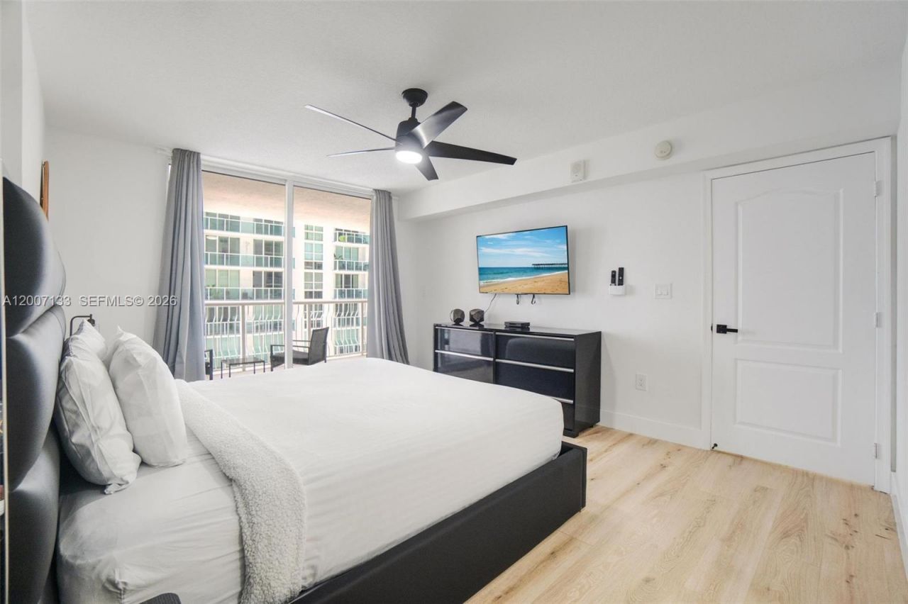 1200 Brickell Bay Dr, Unit 1907, Miami, FL 33131 Photo