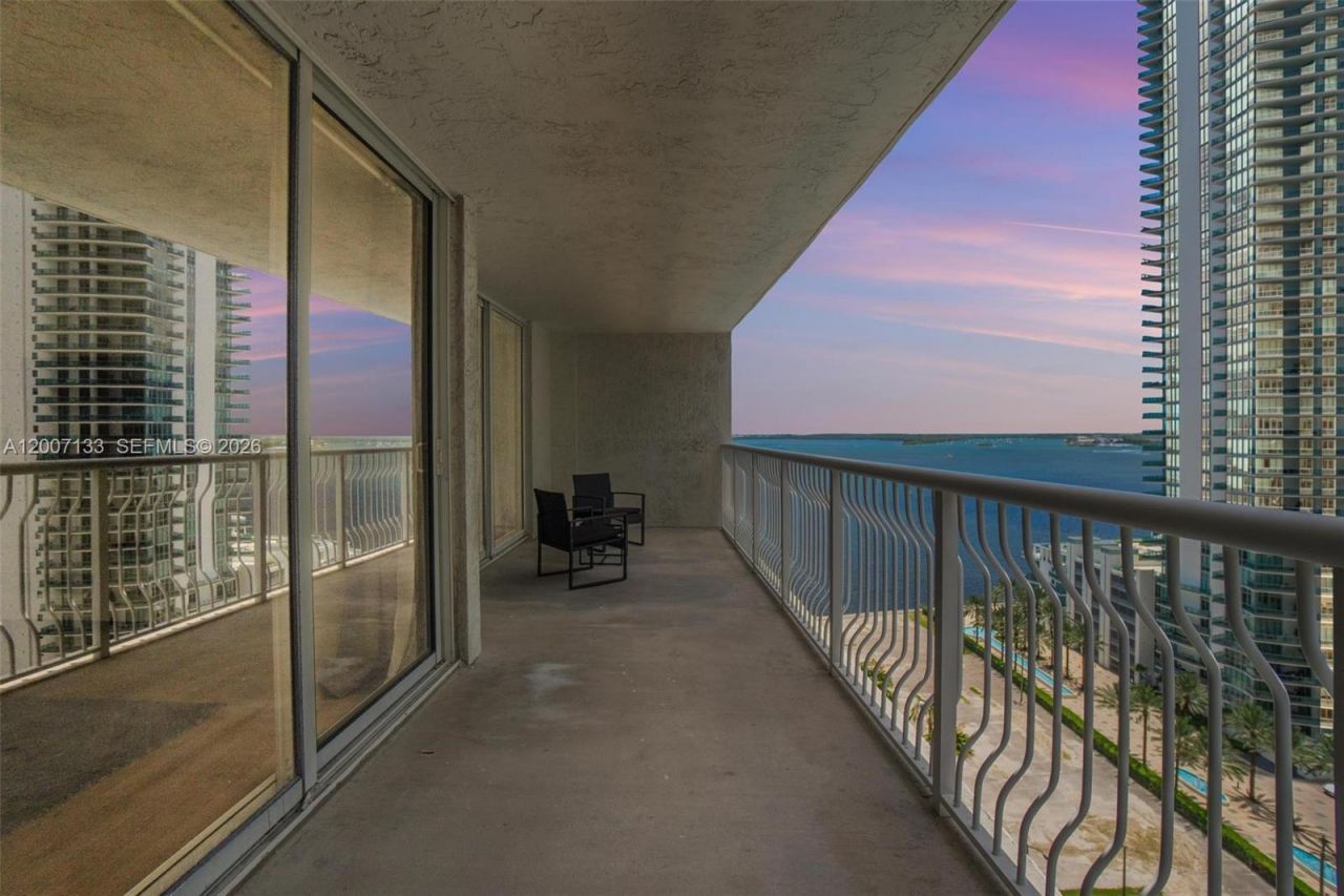 1200 Brickell Bay Dr, Unit 1907, Miami, FL 33131 Photo