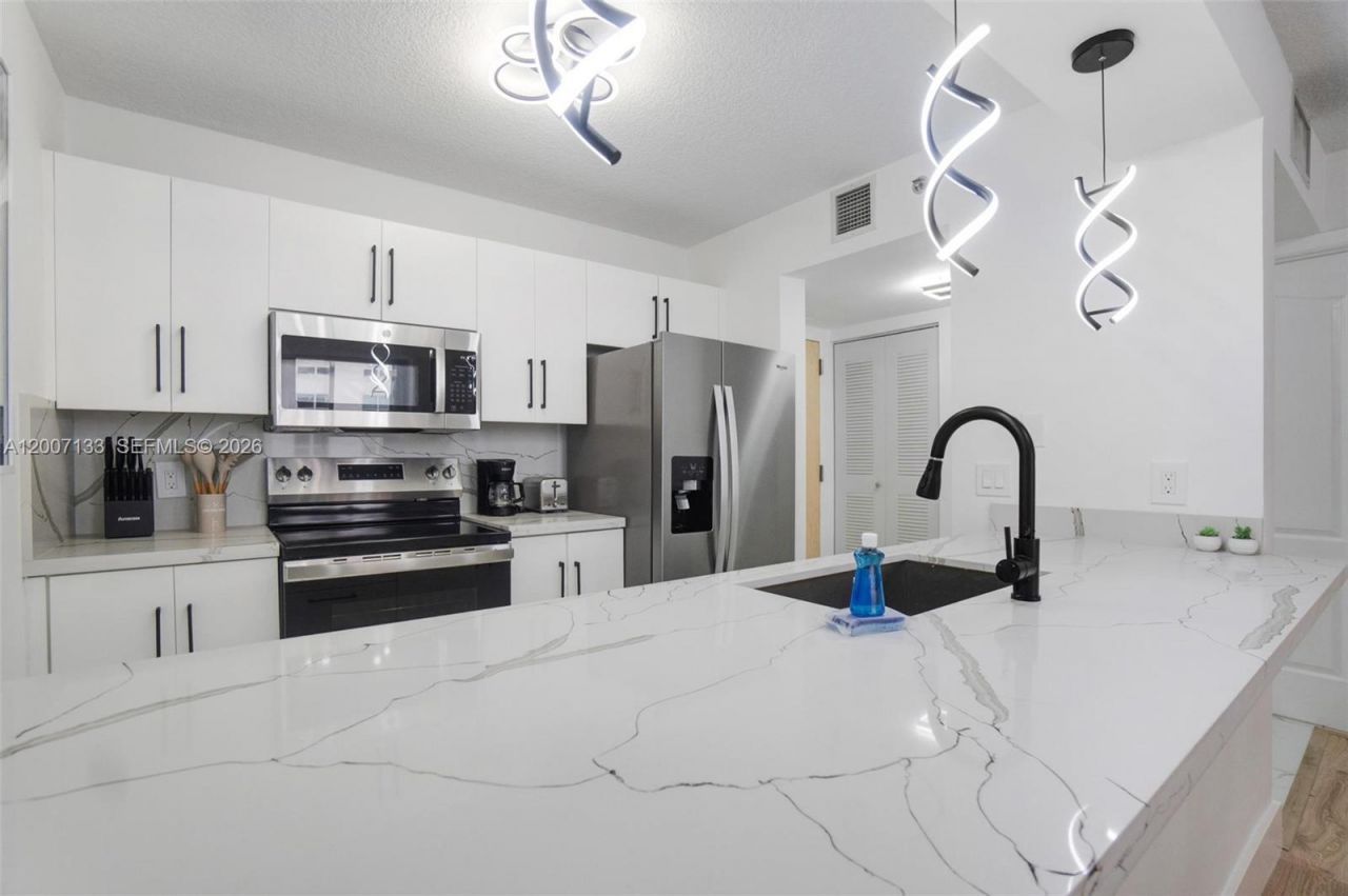 1200 Brickell Bay Dr, Unit 1907, Miami, FL 33131 Photo