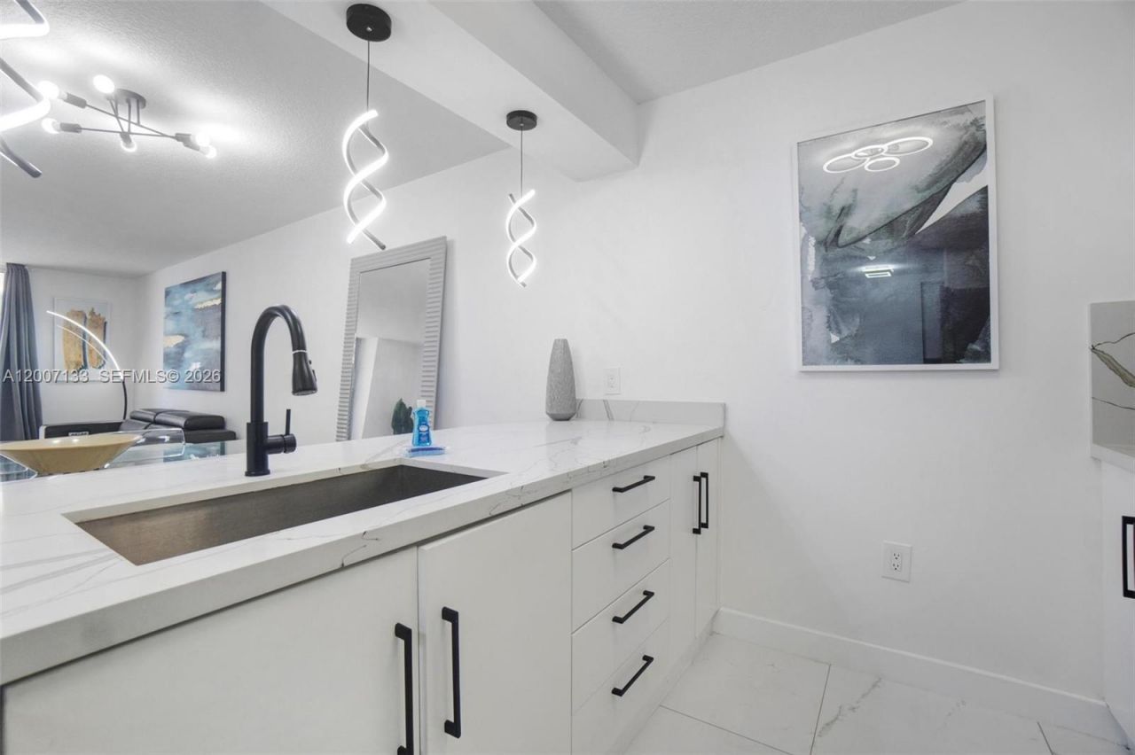 1200 Brickell Bay Dr, Unit 1907, Miami, FL 33131 Photo