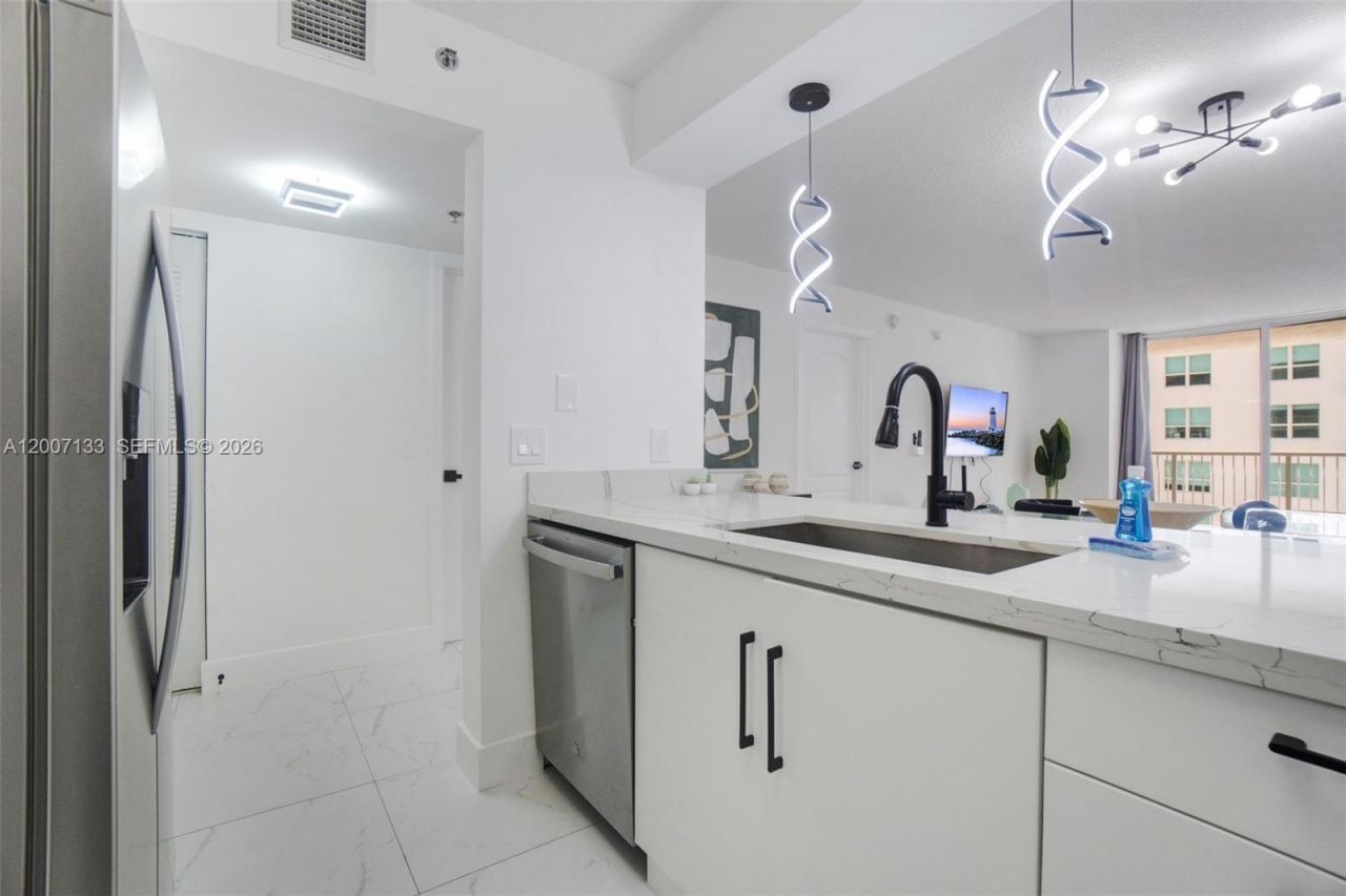 1200 Brickell Bay Dr, Unit 1907, Miami, FL 33131 Photo