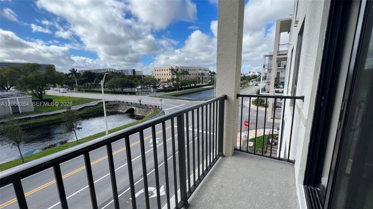 8167 NW 41st St , Unit E-307, Doral, FL 33166 Photo
