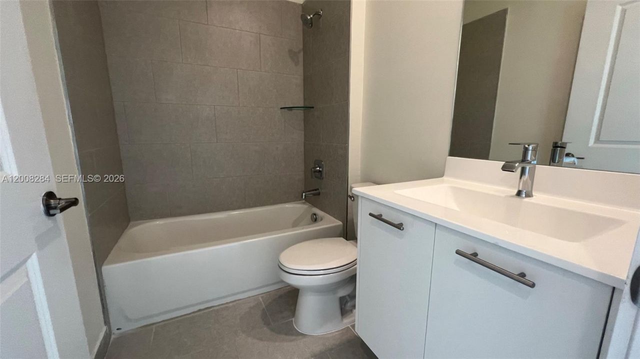 8167 NW 41st St , Unit E-307, Doral, FL 33166 Photo