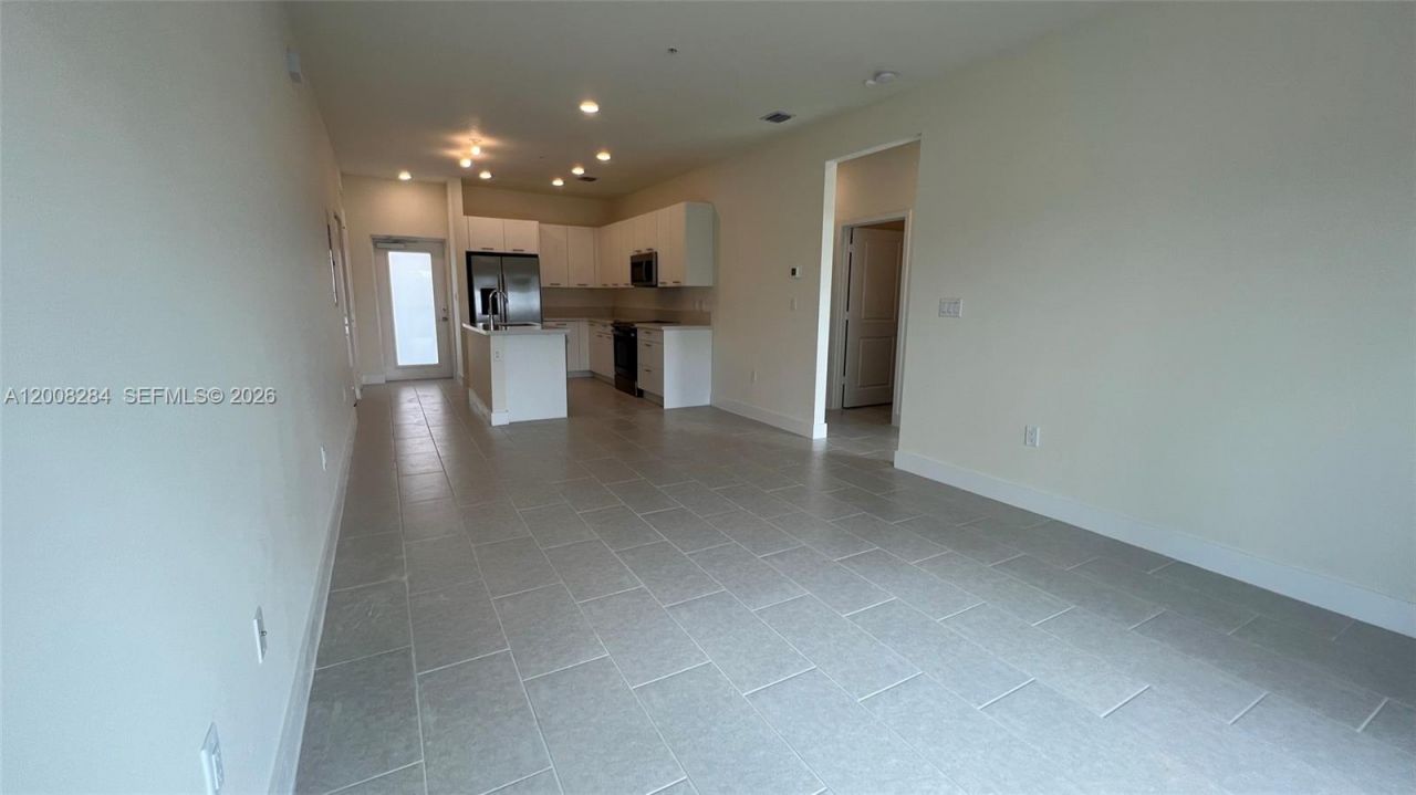 8167 NW 41st St , Unit E-307, Doral, FL 33166 Photo