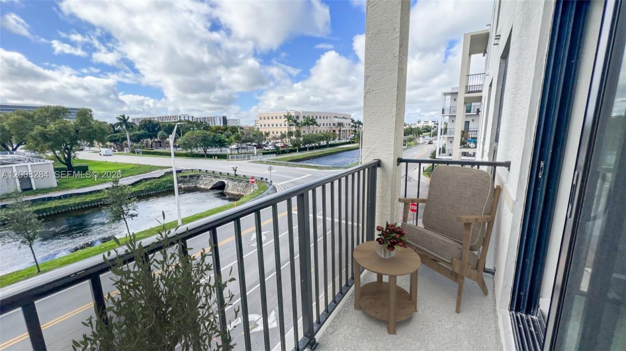 8167 NW 41st St , Unit E-307, Doral, FL 33166 Photo