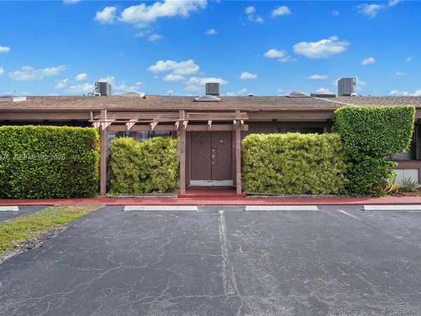 2679 S Parkview Dr , Hallandale Beach, FL 33009