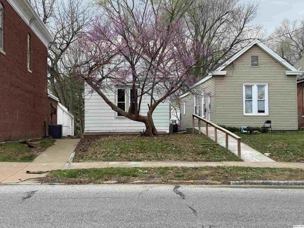 903 N 12th Street , Quincy, IL 62301