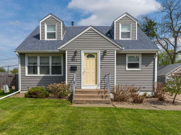 1822 Cody Street , Bettendorf, IA 52722