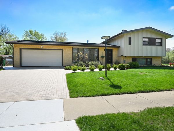 143 N CIRCLE Avenue , Bloomingdale, IL 60108