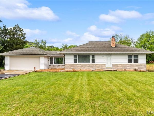3951 Highland Road, Fairview Heights, IL 62208