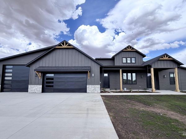 310 Ne Greystone Loop, Mountain Home, ID 83647