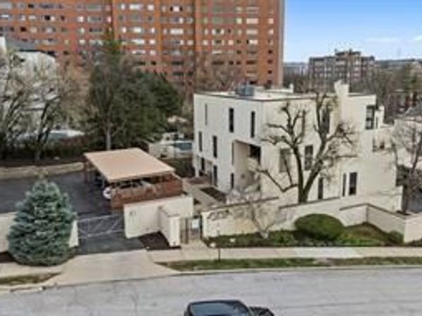 4557 Walnut Street, Kansas City, MO 64111