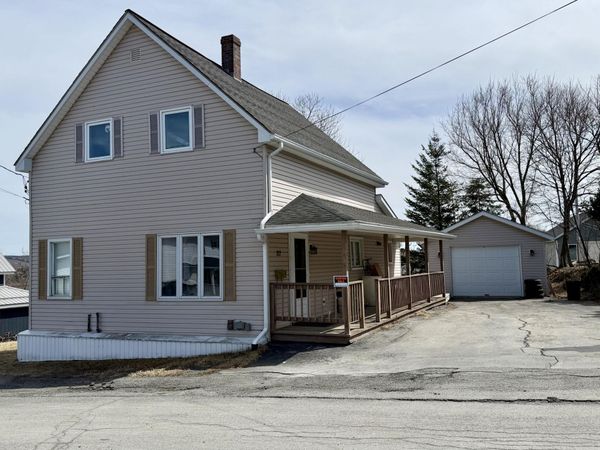 92 N 4th Avenue, Madawaska, ME 04756